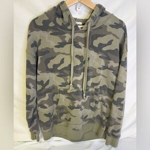American Eagle Outfitters Green & Gray Camo Pullover Hoodie